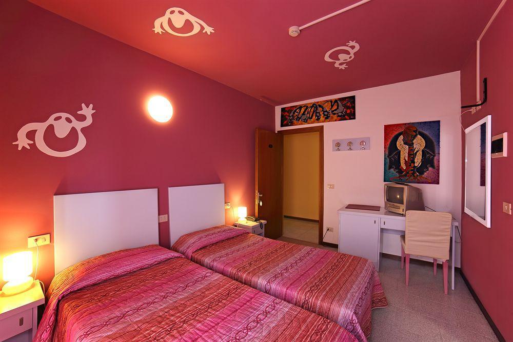Aquamaris Hotel Sala Baganza Buitenkant foto