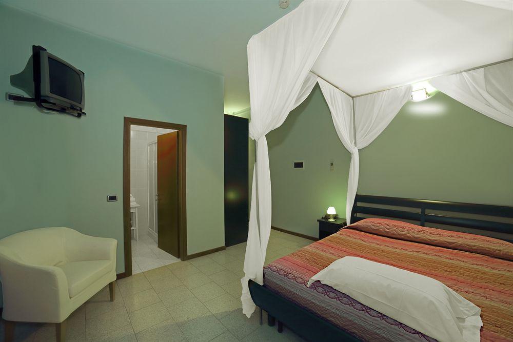 Aquamaris Hotel Sala Baganza Buitenkant foto
