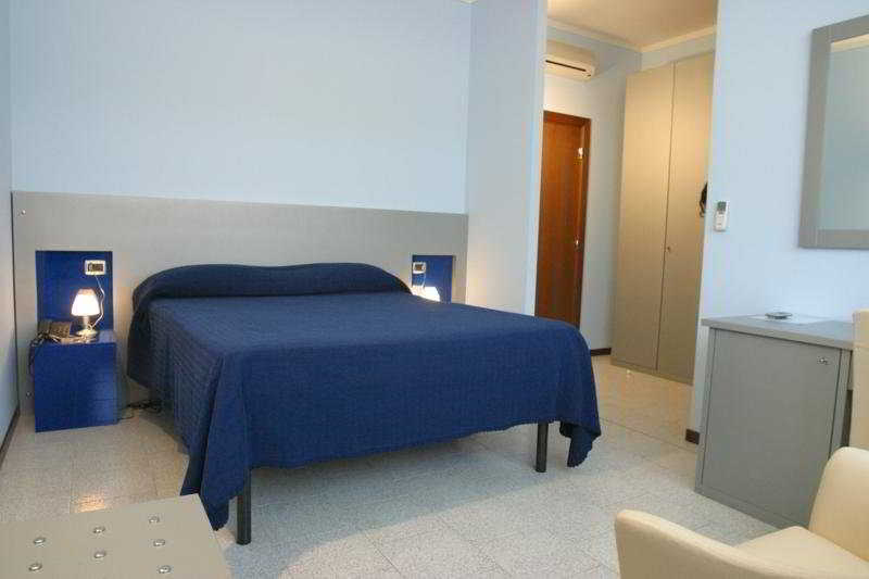 Aquamaris Hotel Sala Baganza Buitenkant foto