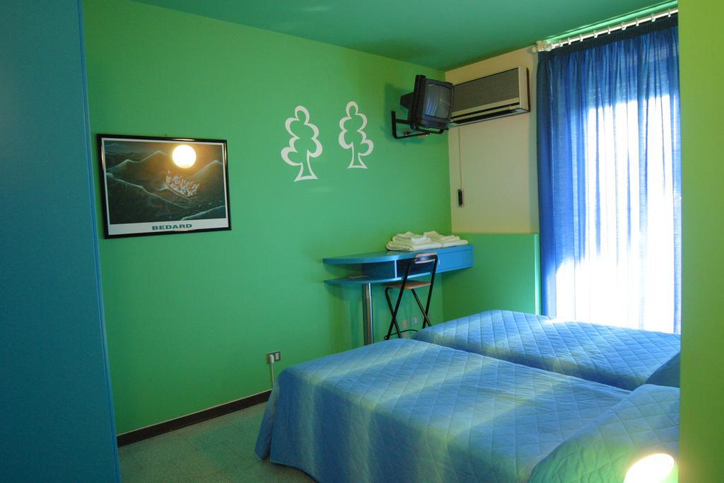 Aquamaris Hotel Sala Baganza Buitenkant foto