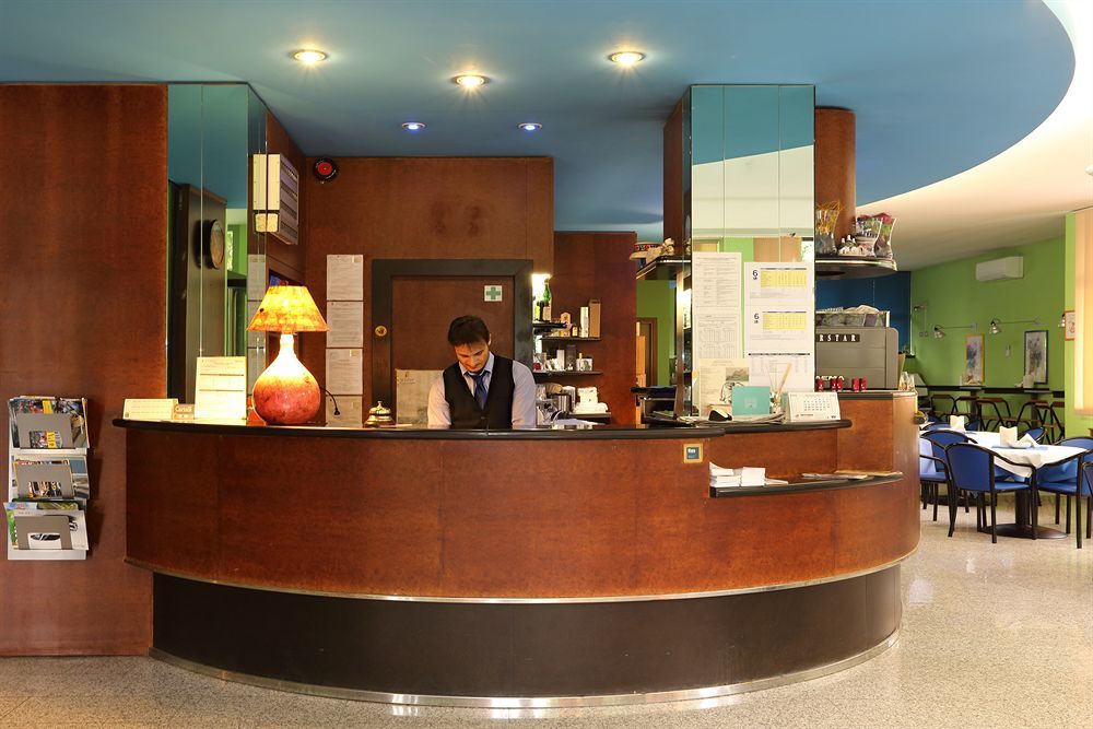 Aquamaris Hotel Sala Baganza Buitenkant foto