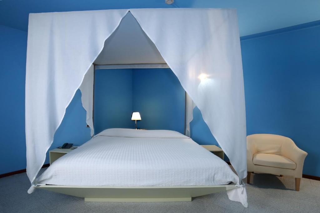 Aquamaris Hotel Sala Baganza Buitenkant foto
